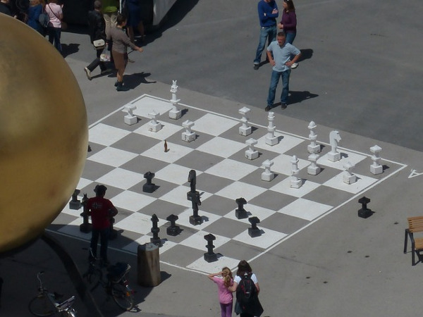 https://pixabay.com/en/chess-player-chess-game-play-chess-122966/