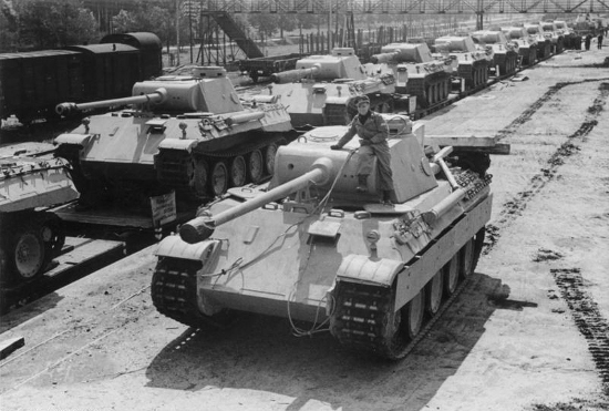 https://commons.wikimedia.org/wiki/File:Bundesarchiv_Bild_183-H26258,_Panzer_V_%22Panther%22.jpg