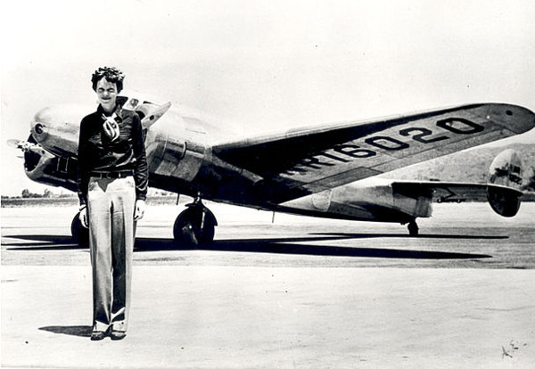 https://en.wikiquote.org/wiki/File:Amelia_Earhart_-_GPN-2002-000211.jpg