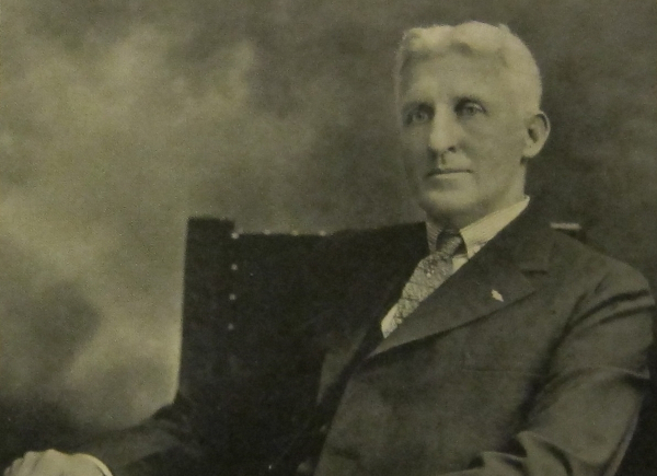 https://en.wikipedia.org/wiki/File:Arthur_Nash,_formal_sitting,_circa_1927.jpg