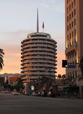 https://commons.wikimedia.org/wiki/File:Capitol_Records_sunset.jpg