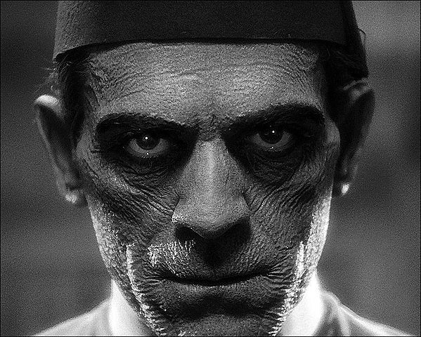 https://en.wikipedia.org/wiki/File:The_Mummy,_Boris_Karloff_(1932).jpg