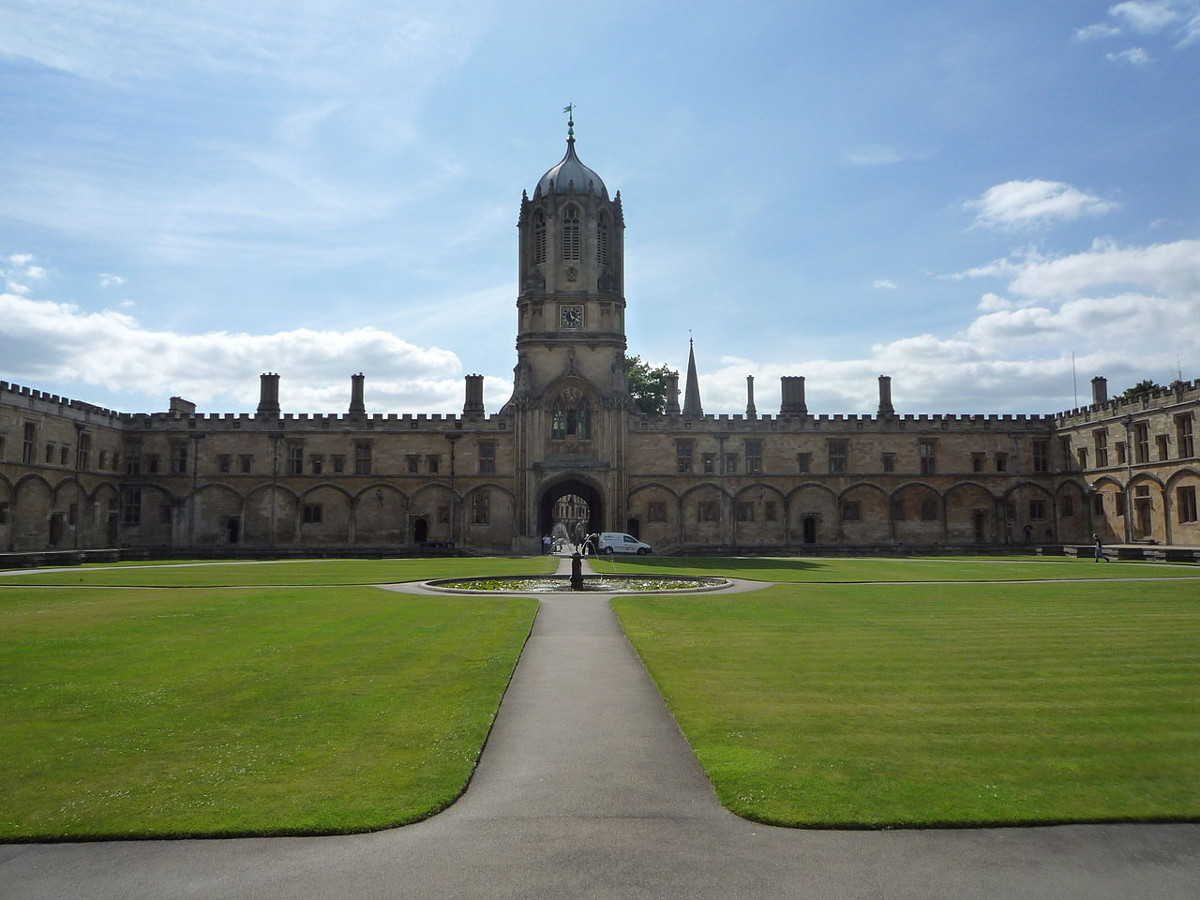 https://commons.wikimedia.org/wiki/File:Christ_Church,_Oxford_2.JPG