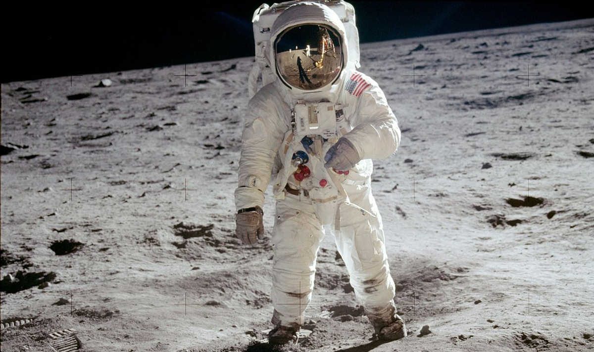 https://commons.wikimedia.org/wiki/File:Aldrin_Apollo_11_crop.jpg