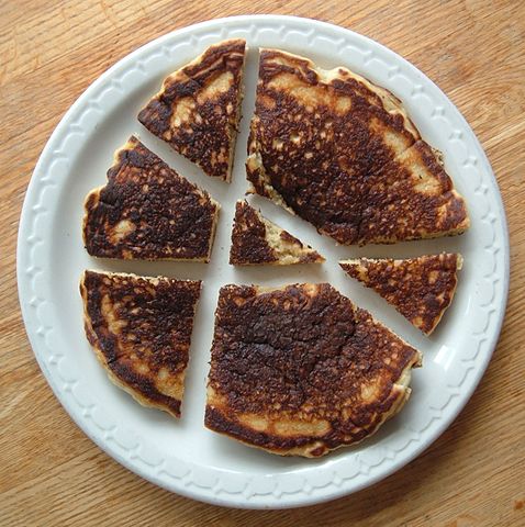 https://commons.wikimedia.org/wiki/File:PancakeCutThrice.agr.jpg