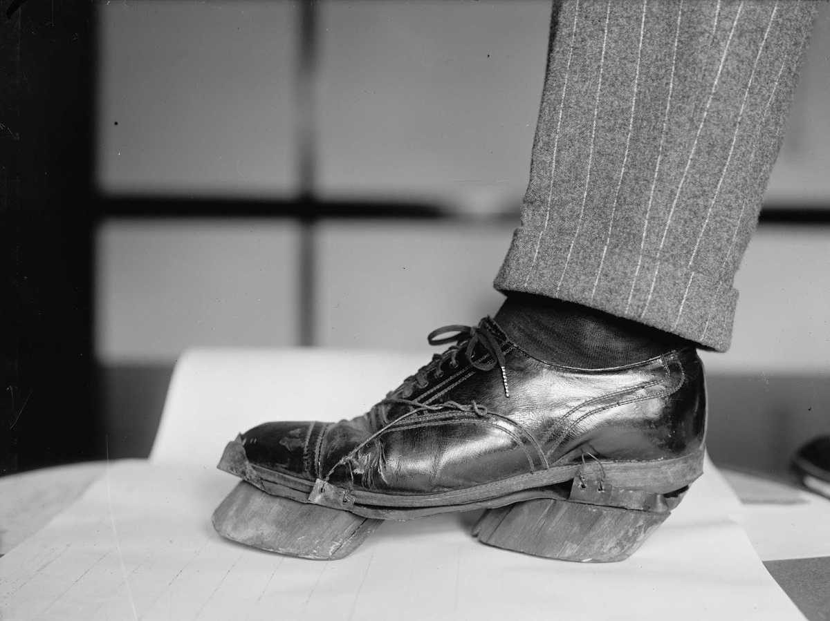 http://rarehistoricalphotos.com/cow-shoes-prohibition-1924/