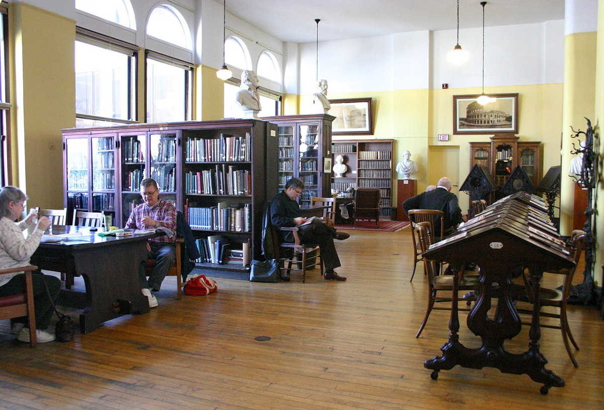 https://commons.wikimedia.org/wiki/File:Mercantile_library_cincinnati_se_12_5_2008_7106.jpg