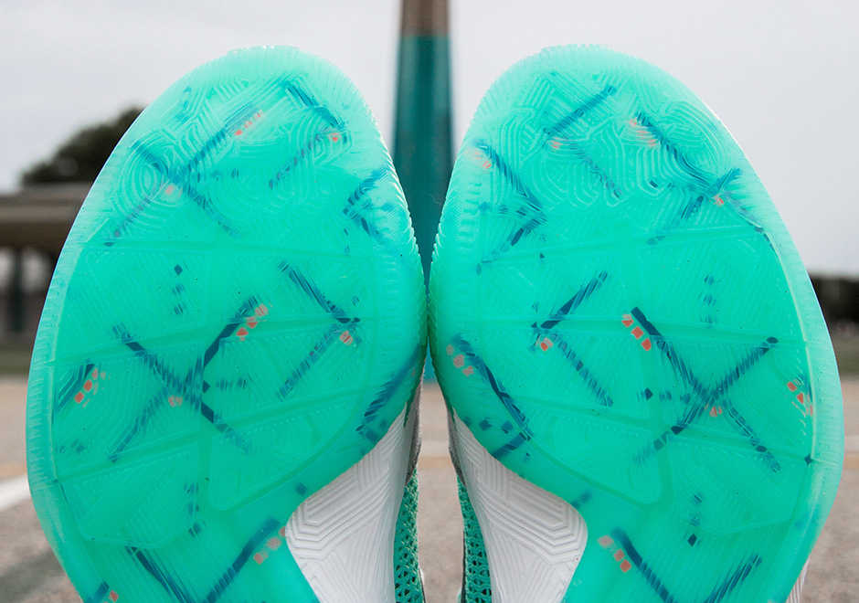 https://sneakernews.com/2016/06/08/adidas-d-lillard-2-brings-back-pdx-carpet-motif/
