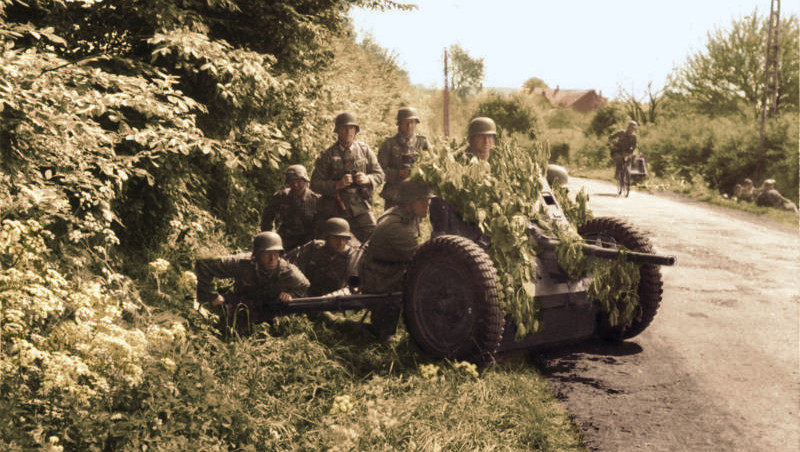 https://commons.wikimedia.org/wiki/File:Bundesarchiv_Bild_101I-127-0391-21,_Im_Westen,_deutsche_Soldaten_mit_getarnter_Pak_Recolored.png