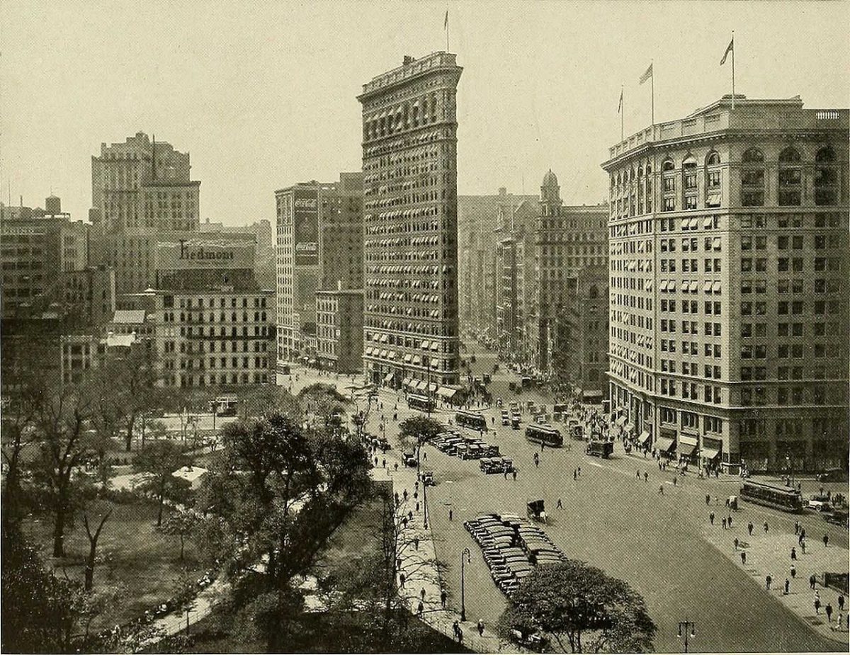 https://commons.wikimedia.org/wiki/File:Old_New_York_yesterday_and_today_(1922)_(14594592410).jpg