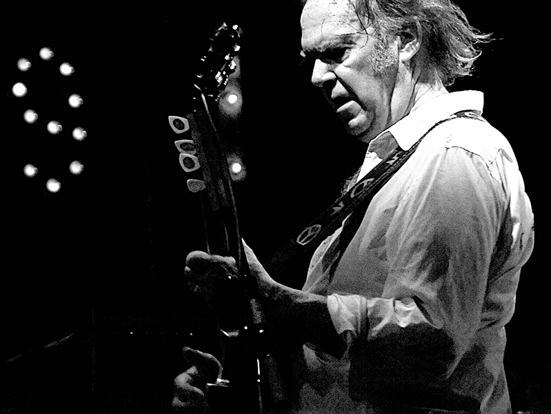 https://commons.wikimedia.org/wiki/File:Neil_Young_2008_Firenze_02.jpg