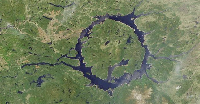 https://commons.wikimedia.org/wiki/File:Manicouagan-EO.JPG