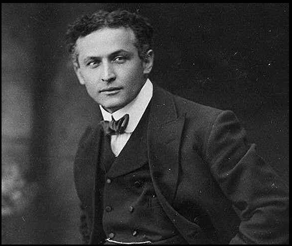 https://commons.wikimedia.org/wiki/File:Harry_Houdini.png