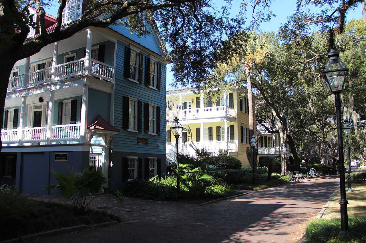 https://commons.wikimedia.org/wiki/File:Communication_buildings,_College_of_Charleston.JPG