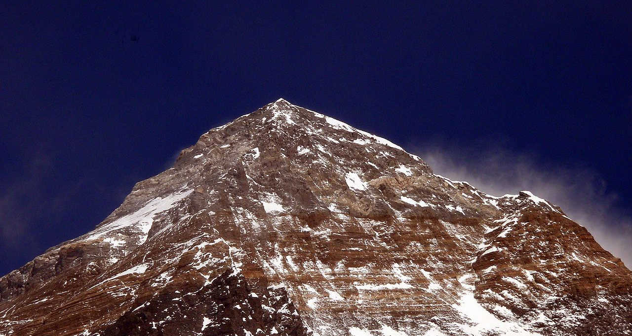 https://commons.wikimedia.org/wiki/File:Mount_Everest_from_Kala_Patther.jpg