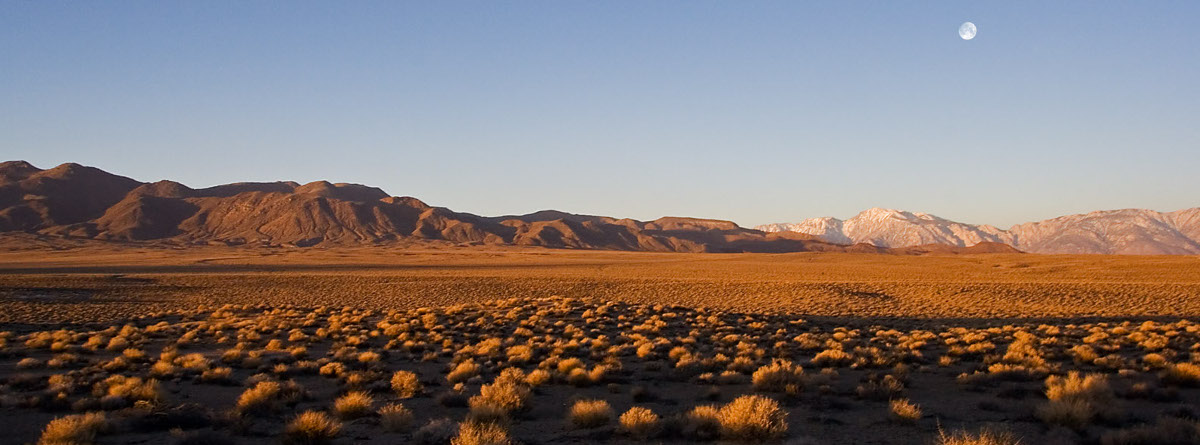 https://commons.wikimedia.org/wiki/File:Death_Valley_sunrise_California.jpg
