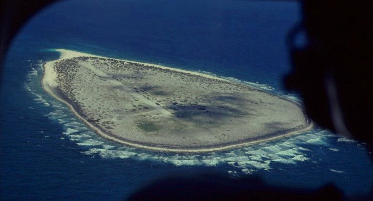 https://commons.wikimedia.org/wiki/File:Tromelin_aerial_photograph.JPG