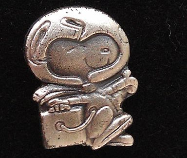 https://commons.wikimedia.org/wiki/File:Silver_Snoopy_Award_Tie_Tack.jpg