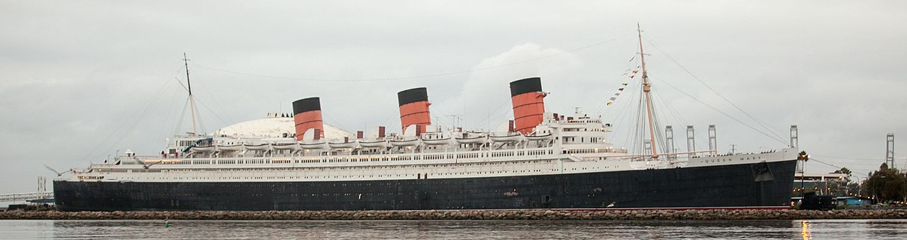 https://commons.wikimedia.org/wiki/File:Queen-Mary-at-dusk_(21423706388).jpg