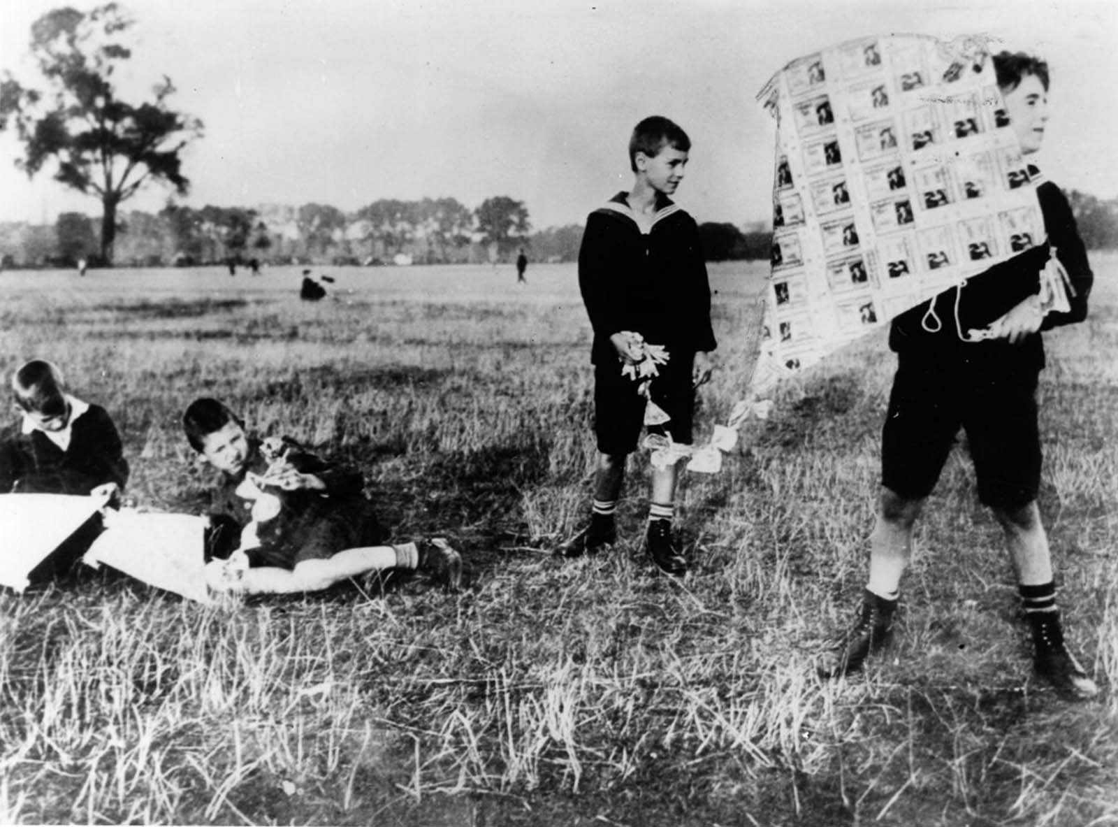 https://rarehistoricalphotos.com/hyperinflation-weimar-republic-1922/