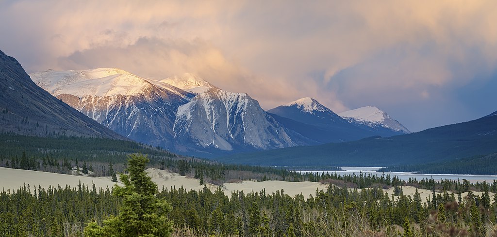 https://commons.wikimedia.org/wiki/File:Carcross_Desert_and_Nares_Lake.jpg