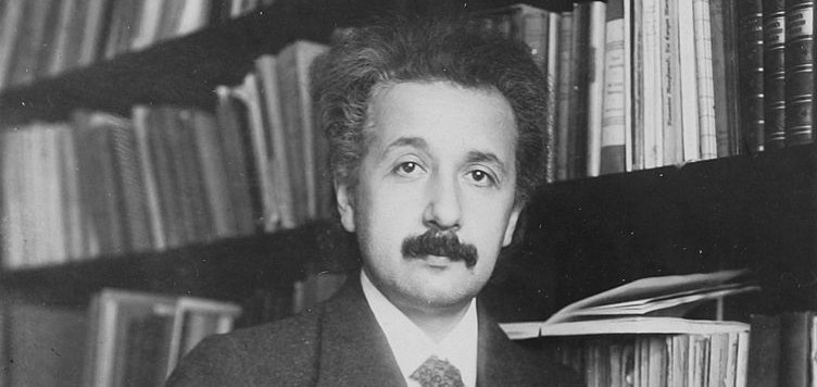 https://commons.wikimedia.org/wiki/File:08608_einstein_1916.jpg