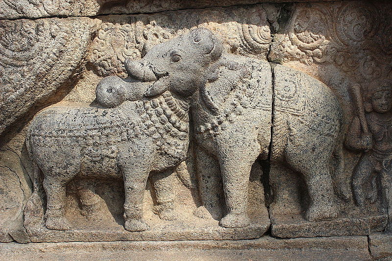 https://commons.wikimedia.org/wiki/File:Bull_and_Elephant_statue_at_Thanjavur_Airavatesvara_Temple..JPG