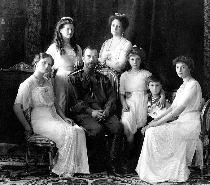 https://commons.wikimedia.org/wiki/File:Russian_Imperial_Family_1913.jpg