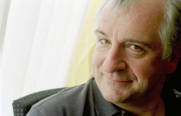 https://commons.wikimedia.org/wiki/File:Douglas_adams_portrait.jpg