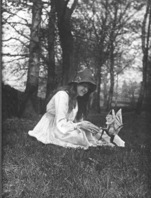 https://en.wikipedia.org/wiki/File:Cottingley-sunbath.jpg