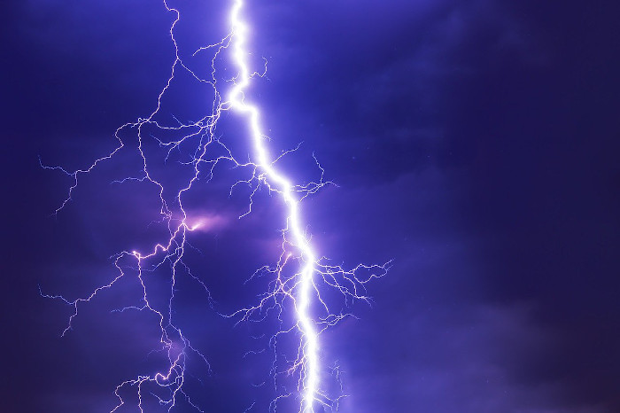 https://pixabay.com/photos/lightning-thunderstorm-super-cell-2568381/