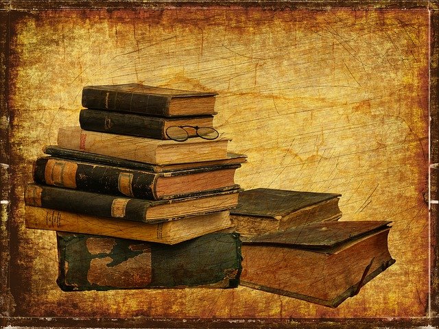 https://pixabay.com/photos/books-old-vintage-grunge-pile-2818949/