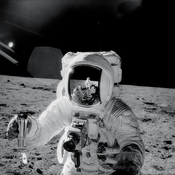 https://commons.wikimedia.org/wiki/File:Apollo12Visor.jpg