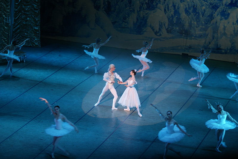 https://commons.wikimedia.org/wiki/File:The_Nutcracker_in_Opera_and_Ballet_Theatre,_Minsk_04.JPG