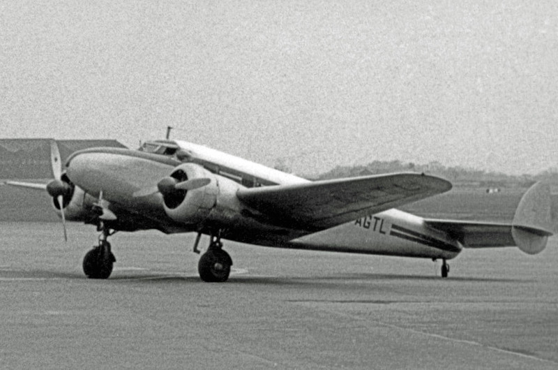 https://commons.wikimedia.org/wiki/File:Lockheed_12A_G-AGTL_Ringway_14.04.58_edited-2.jpg