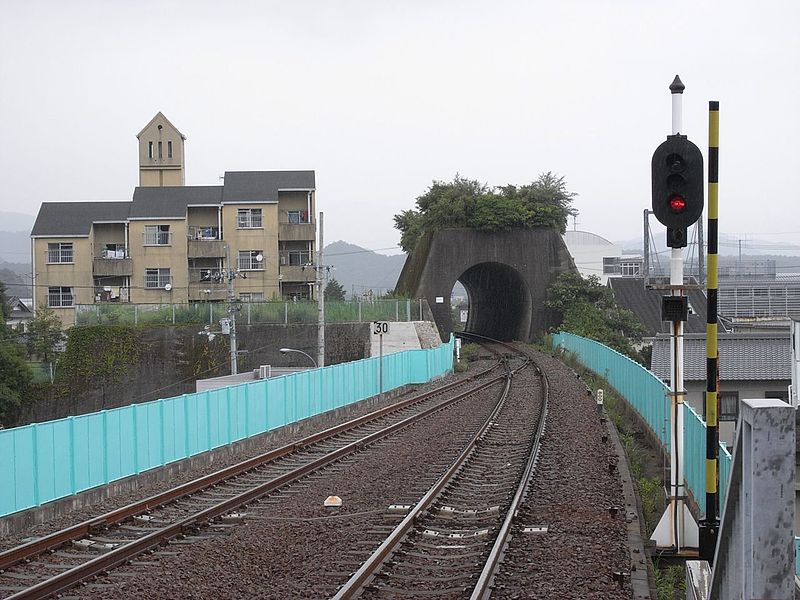 https://commons.wikimedia.org/wiki/File:Tomason_tunnel_KaifuStation.JPG