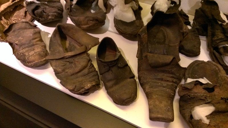 https://commons.wikimedia.org/wiki/File:Concealed_shoes_from_East_Anglia.jpg