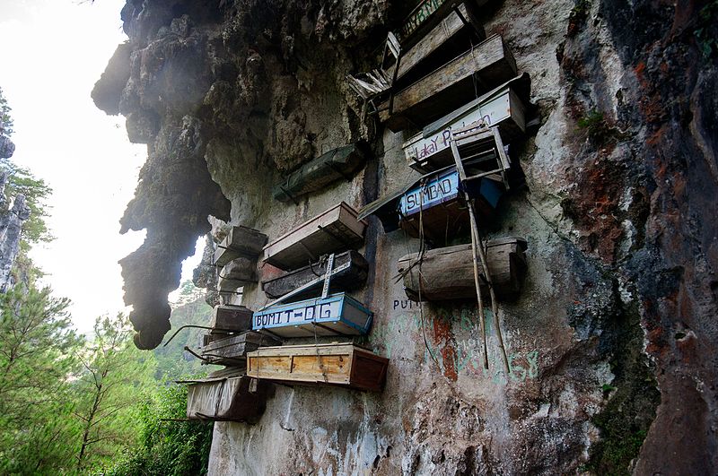 https://commons.wikimedia.org/wiki/File:Hanging_Coffins_of_Sagada.jpg