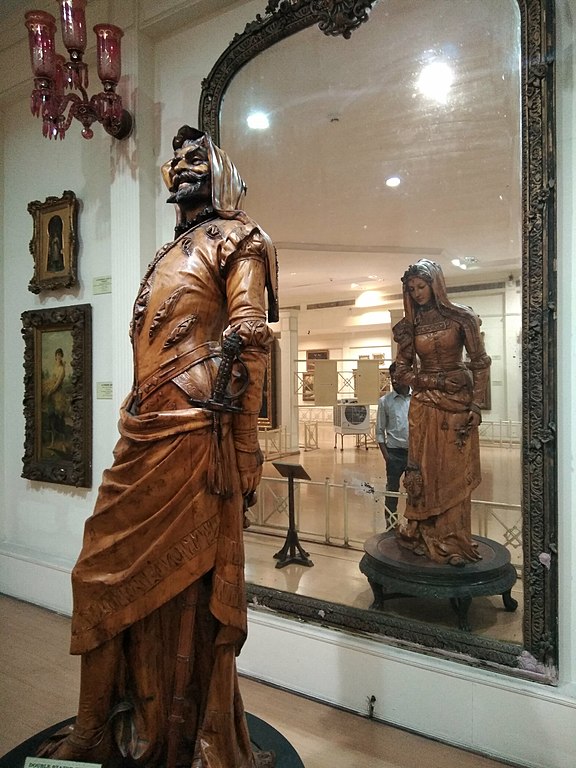 https://commons.wikimedia.org/wiki/File:Statue_at_salarjung_museum,_Hyd.jpg  Image: <a href="https://commons.wikimedia.org/wiki/File:Statue_at_salarjung_museum,_Hyd.jpg">Wikimedia Commons</a>