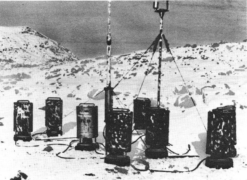 https://commons.wikimedia.org/wiki/File:Weather_Station_Kurt,_Labrador.jpg