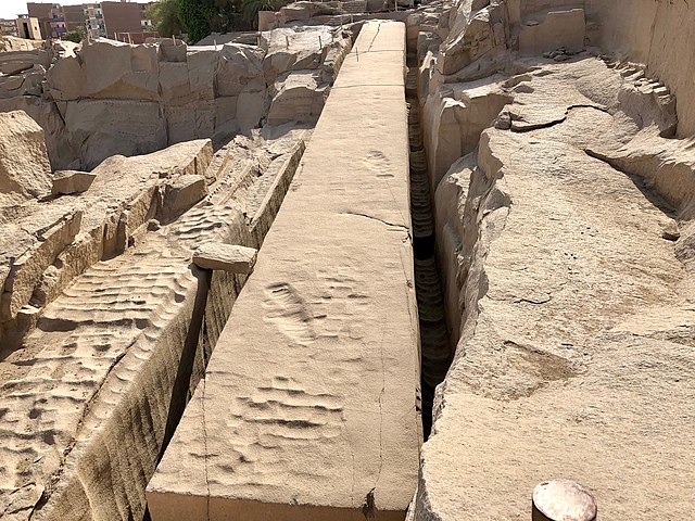 https://commons.wikimedia.org/wiki/File:The_Unfinished_Obelisk,_Aswan,_AG,_EGY_(48027110231).jpg