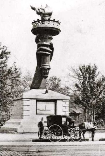 https://commons.wikimedia.org/wiki/File:ArmAndTorchStatueOfLibertyMadisonSquareParkNewYork1876to1882_1.jpg