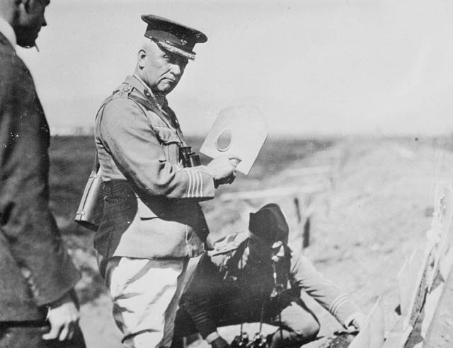 https://commons.wikimedia.org/wiki/File:Sam_Hughes_holding_the_McAdam_shovel.jpg