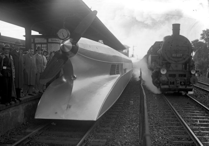 https://commons.wikimedia.org/wiki/File:Bundesarchiv_Bild_102-11902,_Berlin,_Schienenzeppelin.jpg