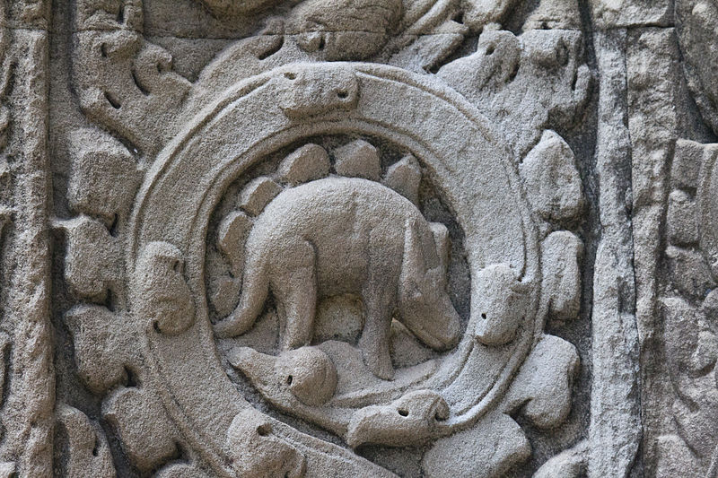 https://commons.wikimedia.org/wiki/File:Dinosaur_carving_at_Ta_Prohm_temple,_Siem_Reap,_Cambodia_(5534467622).jpg