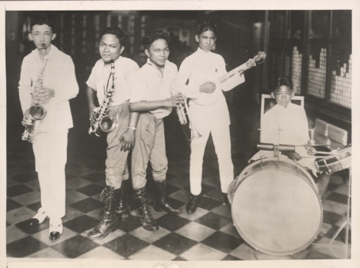 https://en.wikipedia.org/wiki/File:Samar_Twins_Combo_circa_1925.jpg