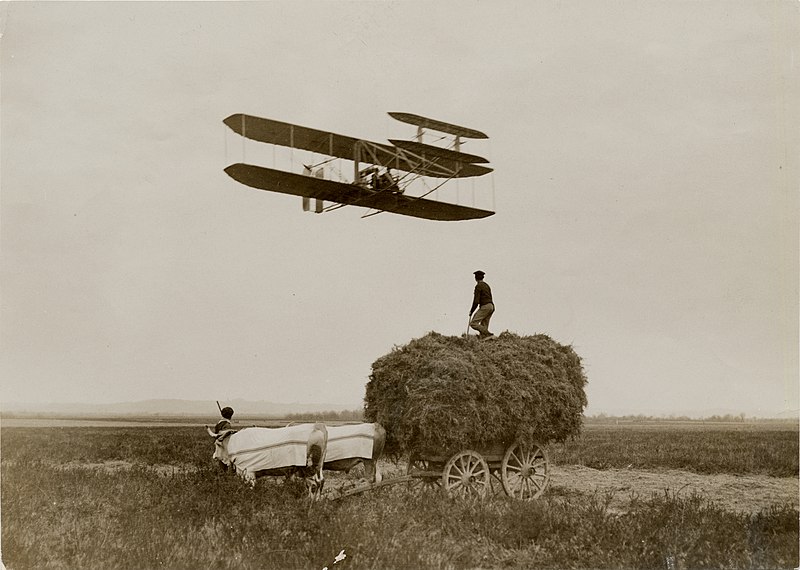 https://commons.wikimedia.org/wiki/File:1908_Wright_Flyer_at_Pau.jpg