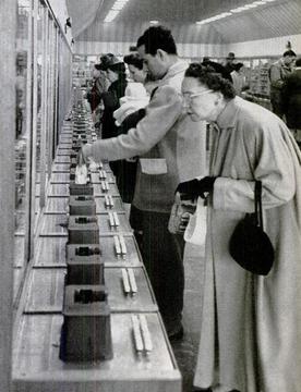 https://en.wikipedia.org/wiki/File:Keedoozle_1949_first_store.jpg