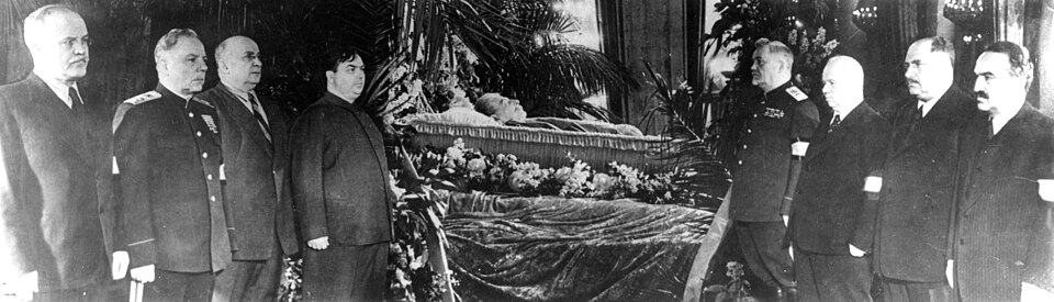 https://commons.wikimedia.org/wiki/File:Dead_Stalin_bier.jpg