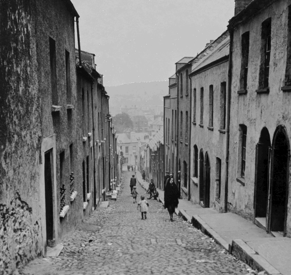 https://commons.wikimedia.org/wiki/File:A_typical_Irish_street_in_Cork,_Ireland_LC-USZ62-123727_-_Edit_2.gif